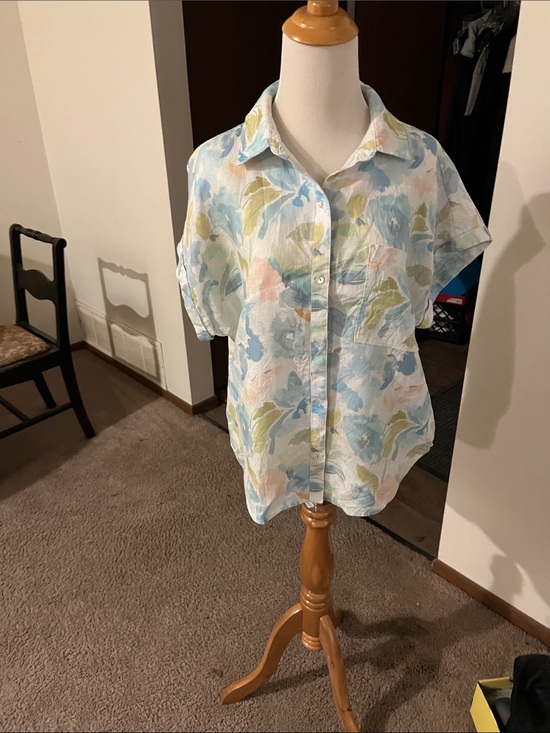 cloth & stone Tops - cloth & stone Pastel Floral Short-Sleeve Button-Down Shirt